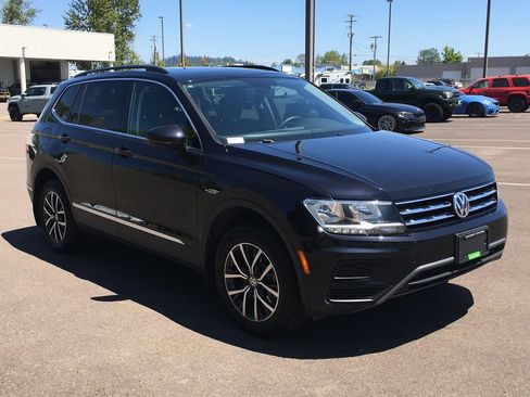 Used 2020 Volkswagen Tiguan SE w/ Panoramic Sunroof Package AWD/4WD image 10
