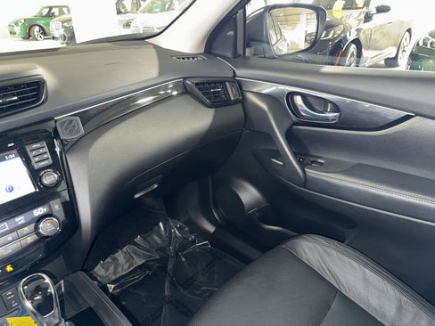 Used 2017 Nissan Rogue Sport SL w/ SL Premium Package image 30