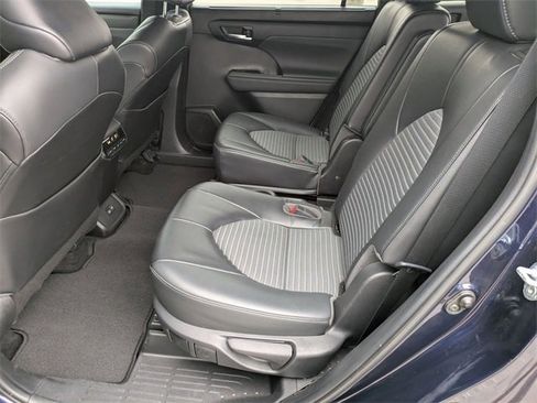 Certified 2023 Toyota Highlander XSE image 32