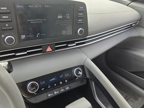 Used 2023 Hyundai Elantra SEL w/ Preferred Accessory Package FWD image 20