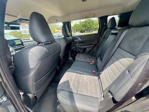 Used 2025 Mitsubishi Outlander SE AWD/4WD image 13
