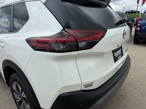 Used 2023 Nissan Rogue SV image 35