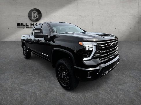 Used 2024 Chevrolet Silverado 2500 High Country w/ High Country Premium Package AWD/4WD image 3