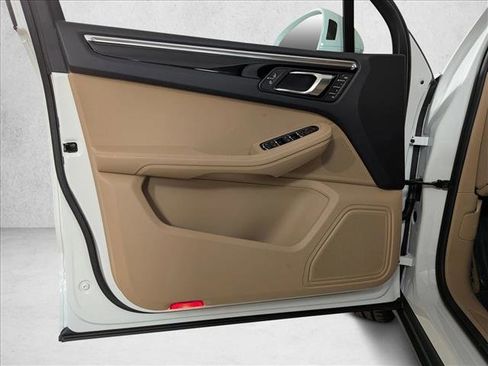 New 2026 Porsche Macan image 24