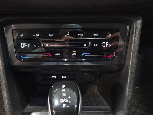 Used 2022 Volkswagen Tiguan SE image 18