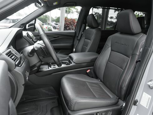 Used 2025 Honda Passport Black Edition image 17