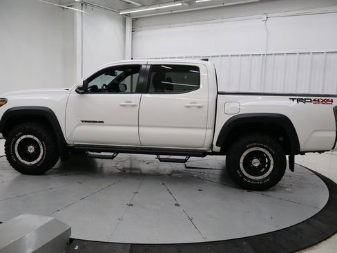 Used 2020 Toyota Tacoma TRD Off-Road w/ TRD Premium Off Road Package image 9