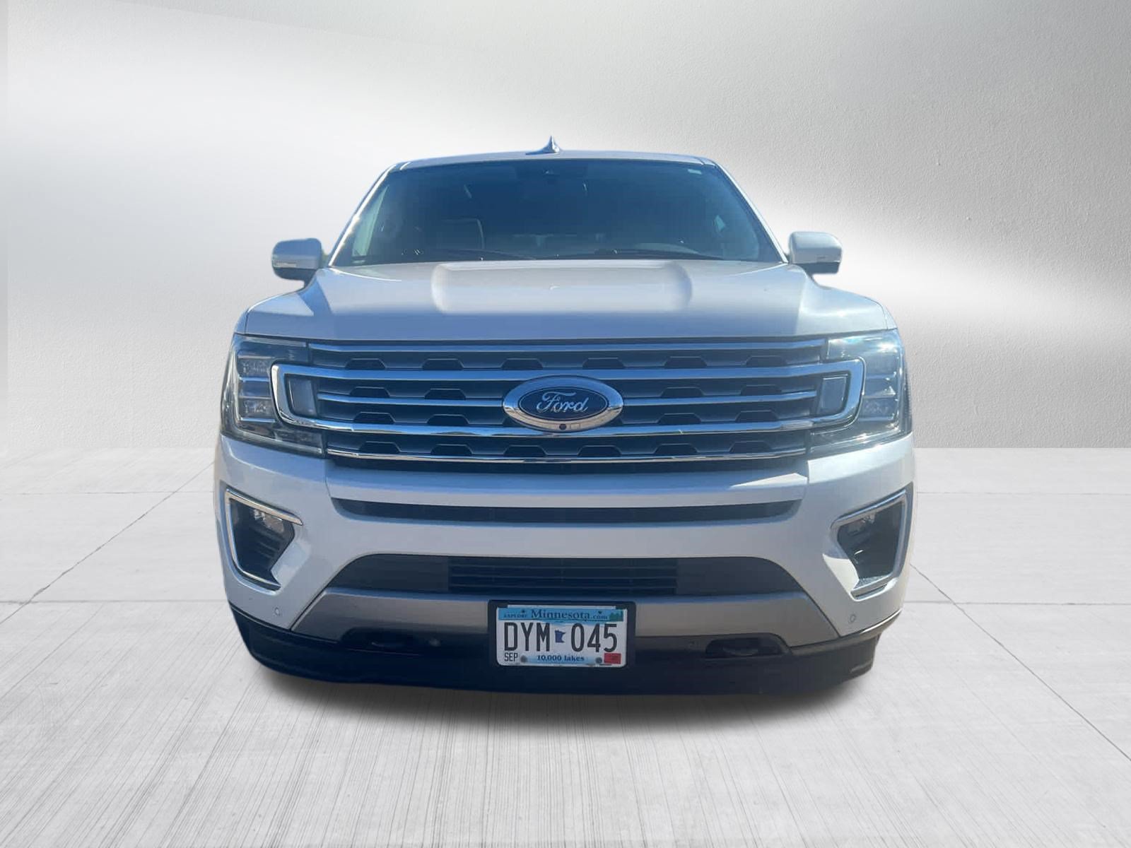 Used 2019 Ford Expedition Limited w/ Equipment Group 302A AWD/4WD image 2