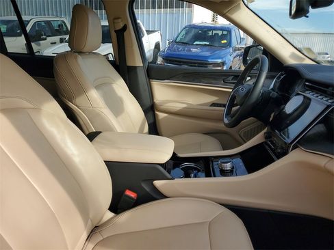 Used 2022 Jeep Grand Cherokee Limited image 37