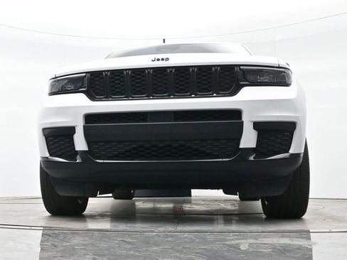 Used 2023 Jeep Grand Cherokee L Laredo image 10