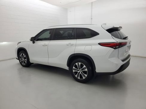 Used 2023 Toyota Highlander XLE image 7