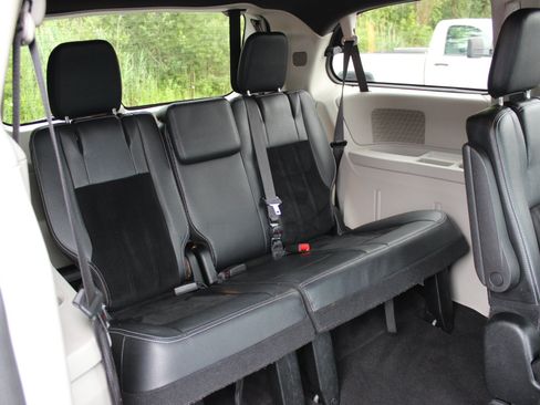 Used 2017 Dodge Grand Caravan SXT FWD image 39