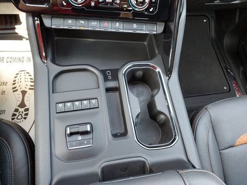 Used 2025 GMC Sierra 2500 AT4 w/ AT4 Premium Plus Package AWD/4WD image 19