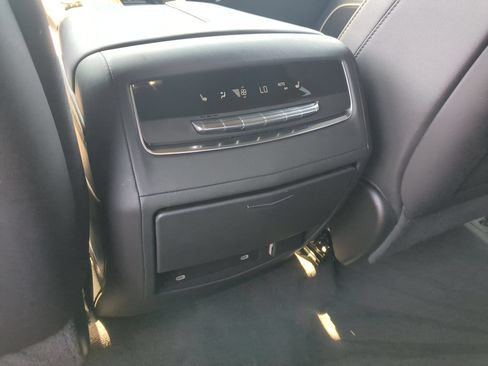 Certified 2022 Cadillac Escalade Luxury AWD/4WD image 19