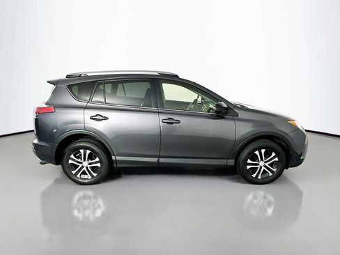 Used 2017 Toyota RAV4 LE AWD/4WD image 8