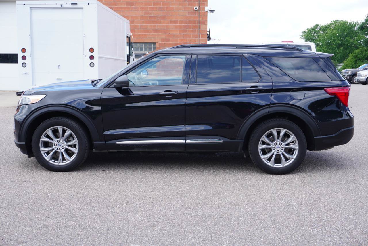 Used 2023 Ford Explorer XLT w/ Equipment Group 202A AWD/4WD image 2