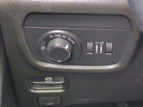 Used 2023 Jeep Grand Cherokee L Altitude image 17