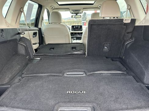 Used 2023 Nissan Rogue SL w/ SL Premium Package image 16