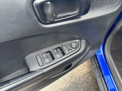 Used 2022 Hyundai Venue Limited FWD image 8