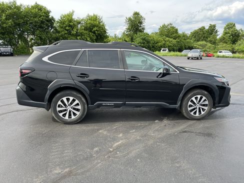 Used 2024 Subaru Outback Premium AWD/4WD image 8