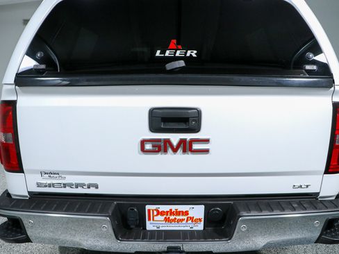 Used 2015 GMC Sierra 1500 SLT w/ SLT Crew Cab Value Package AWD/4WD image 8