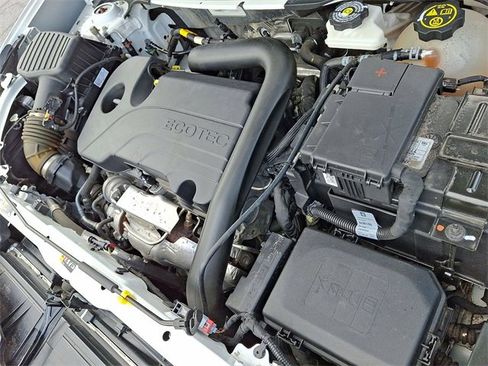 Used 2023 Chevrolet Equinox LT image 28