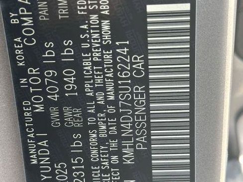 New 2025 Hyundai Elantra Limited image 32