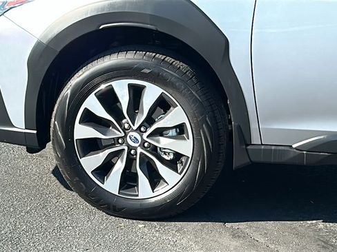 Certified 2025 Subaru Outback Limited AWD/4WD image 10