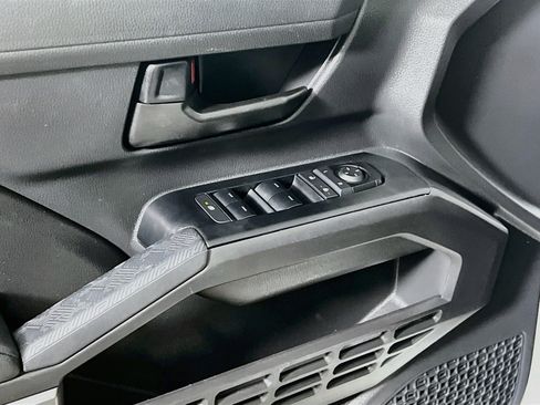 Used 2025 Toyota Tacoma SR5 AWD/4WD image 17