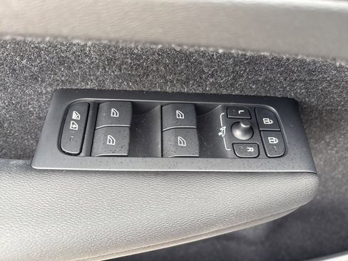 Used 2020 Volvo XC40 T5 Momentum w/ Protection Package Premier image 18