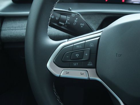 Certified 2025 Volkswagen Tiguan S image 17