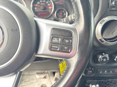 Used 2015 Jeep Wrangler Unlimited Rubicon AWD/4WD image 19