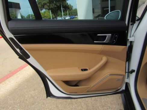 Used 2019 Porsche Panamera 4 image 17