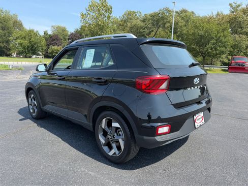 Used 2023 Hyundai Venue SEL w/ Cargo Package FWD image 5