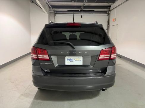 Used 2018 Dodge Journey SE w/ Connectivity Group FWD image 6