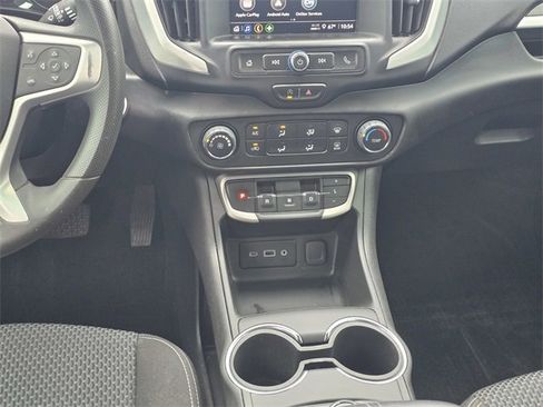 Used 2023 GMC Terrain SLE image 17