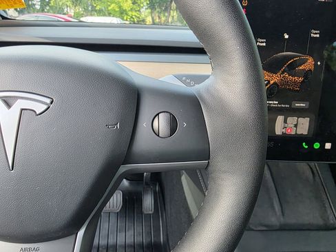Used 2024 Tesla Model Y Long Range AWD/4WD image 22