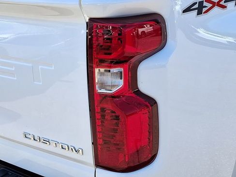 Used 2024 Chevrolet Silverado 2500 Custom w/ Custom Value Package image 30