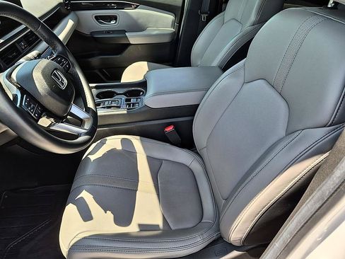 Used 2025 Honda Pilot Touring image 15