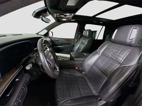 Used 2021 Cadillac Escalade Sport Platinum w/ LPO, ONYX Package image 16