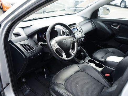 Used 2011 Hyundai Tucson GLS image 10