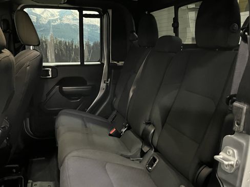 Used 2021 Jeep Gladiator Willys image 15
