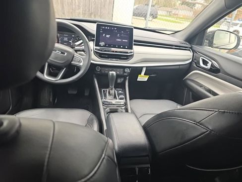 Used 2023 Jeep Compass Limited AWD/4WD image 5