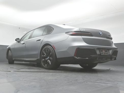 Used 2023 BMW i7 xDrive60 image 20