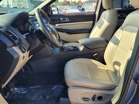 Certified 2018 Ford Explorer XLT w/ Equipment Group 202A image 12