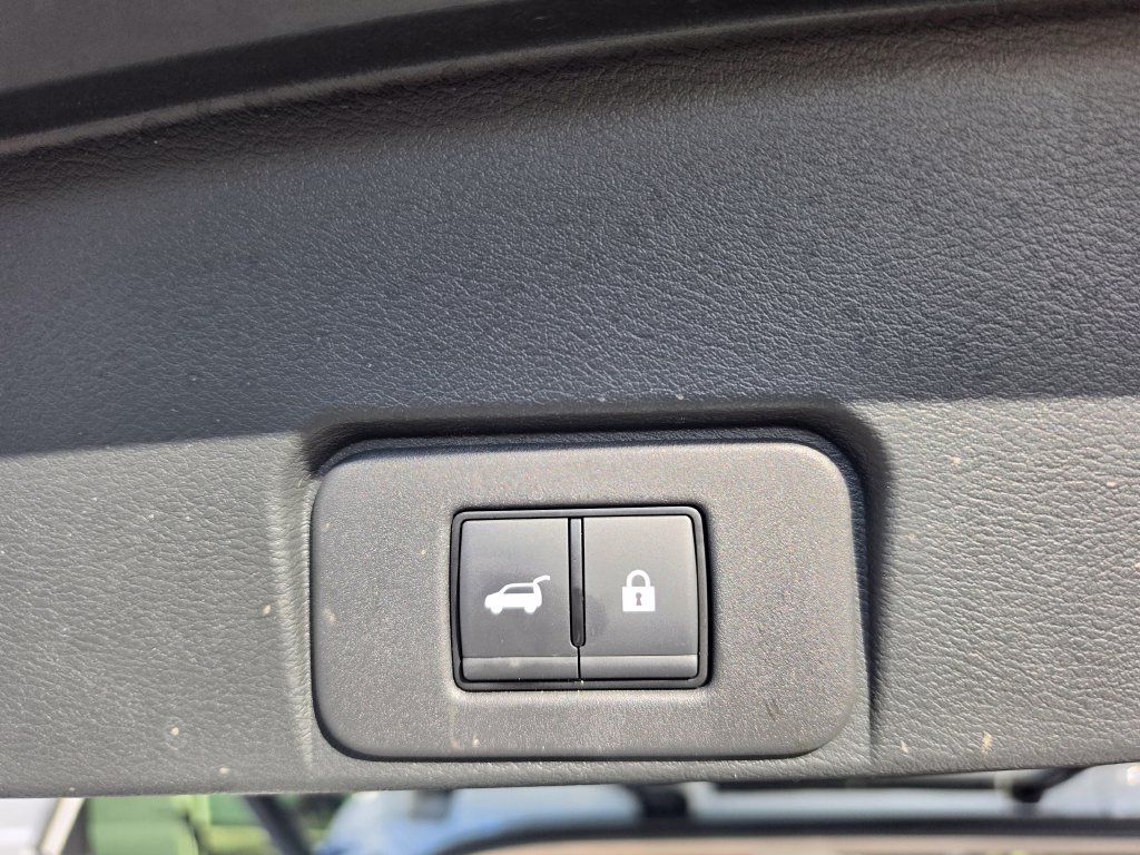Used 2024 Nissan Rogue SL FWD image 11