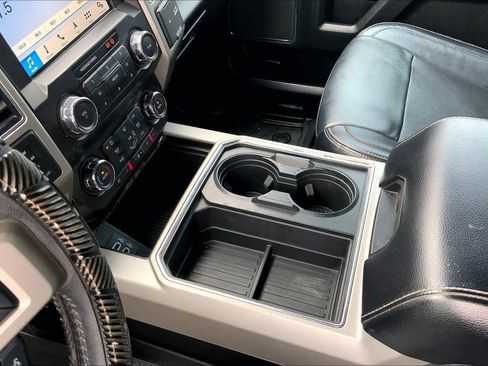 Certified 2019 Ford F250 Lariat w/ Chrome Package image 16