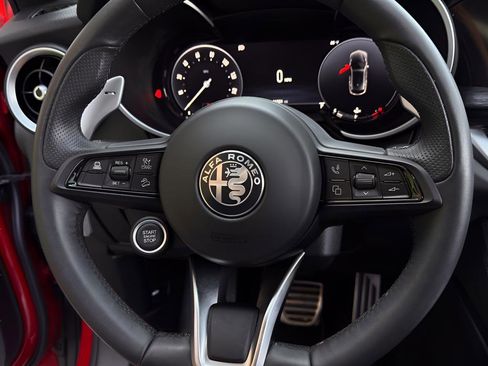 Used 2024 Alfa Romeo Stelvio Sprint image 16