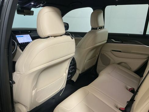 Used 2023 Jeep Grand Cherokee Limited w/ Luxury Tech Group II image 25