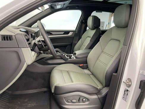 New 2026 Porsche Cayenne AWD/4WD image 5